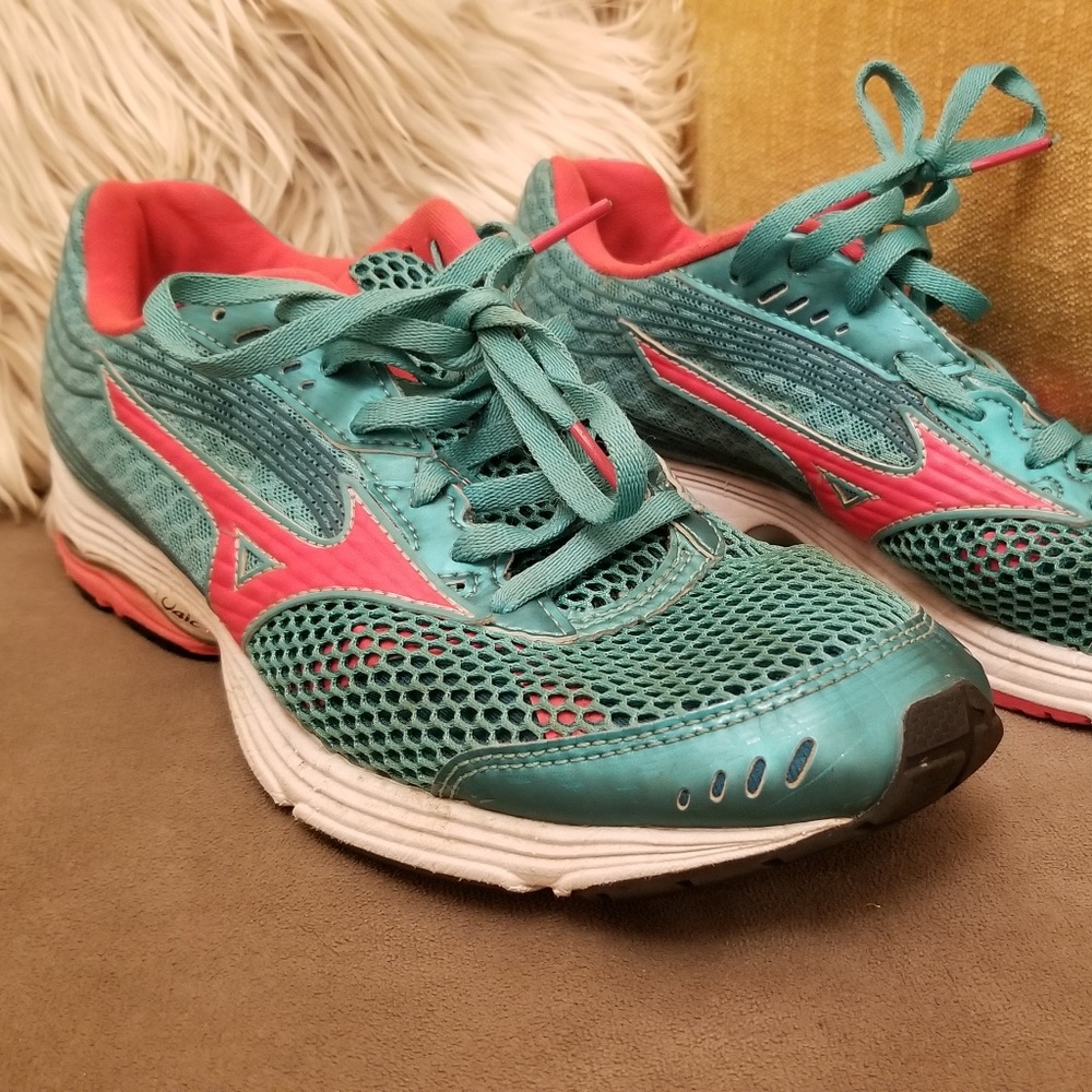 Mizuno Women's Wave Sayonara Running Shoe